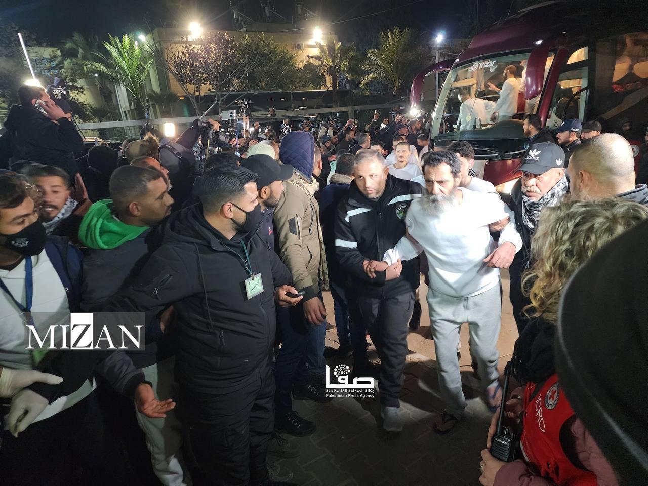 آزادی صدها اسیر فلسطینی از زندان رژیم صهیونیستی آزادی صدها اسیر فلسطینی از زندان رژیم صهیونیستی