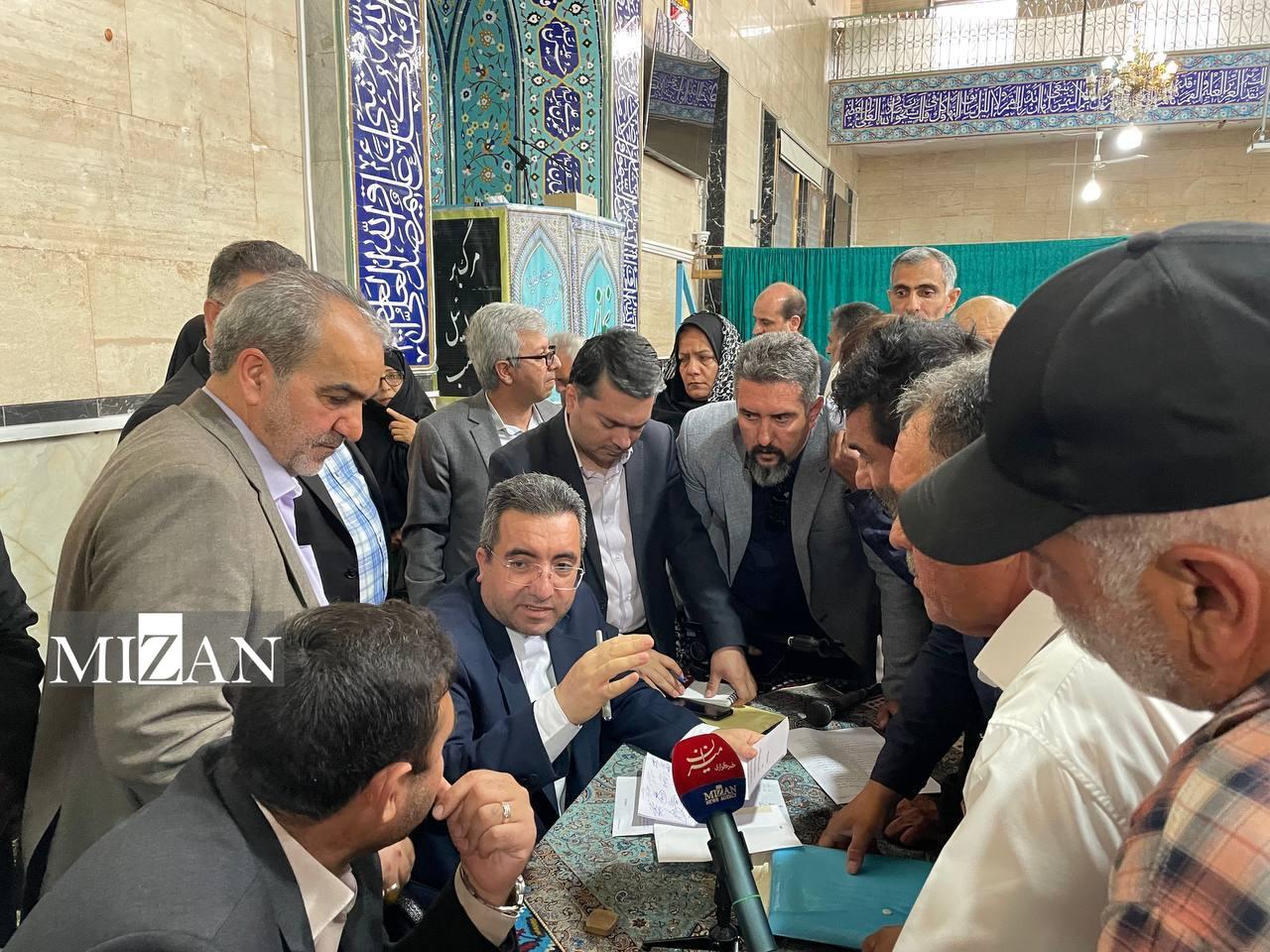 اسناد اراضی کشاورزی ۵ روستا و مسکن مهر شهرستان گرمسار به مالکان واگذار شد/ رسیدگی به مشکلات ثبتی ۳۰ نفر در مسجد جامع گرمسار اسناد اراضی کشاورزی ۵ روستا و مسکن مهر شهرستان گرمسار به مالکان واگذار شد/ رسیدگی به مشکلات ثبتی ۳۰ نفر در مسجد جامع گرمسار