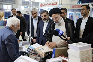 گزارشی از حضور رئیس‌جمهور در نمایشگاه کتاب تهران