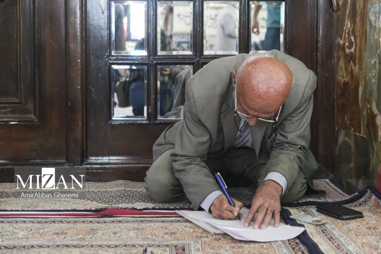 ۱۶۶ هزار و ۶۰ مورد ملاقات مردمی در فروردین ماه توسط مسئولان قضایی انجام شد/ دریافت ۱۸۲ مورد درخواست حقوقی و قضایی از نمازگزاران در میز خدمت نماز جمعه تهران ۱۶۶ هزار و ۶۰ مورد ملاقات مردمی در فروردین ماه توسط مسئولان قضایی انجام شد/ دریافت ۱۸۲ مورد درخواست حقوقی و قضایی از نمازگزاران در میز خدمت نماز جمعه تهران