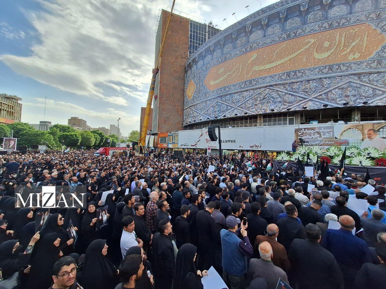 اجتماع مردم ایران بهمناسبت شهادت آیتالله رئیسی/ تهرانیها در میدان ولیعصر (عج) تجمع کردند اجتماع مردم ایران بهمناسبت شهادت آیتالله رئیسی/ تهرانیها در میدان ولیعصر (عج) تجمع کردند