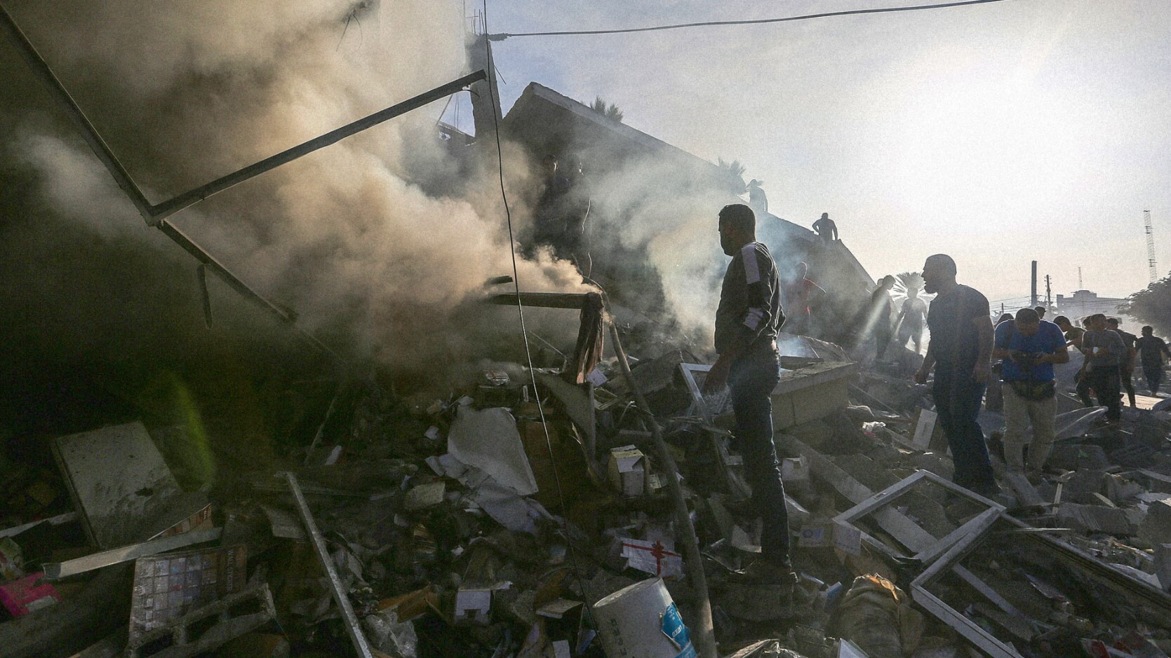 ترکیب سمی و مرگبار آوار، آزبست و مهمات منفجر نشده؛ غزه بر لبه پرتگاه فاجعهای دیگر ترکیب سمی و مرگبار آوار، آزبست و مهمات منفجر نشده؛ غزه بر لبه پرتگاه فاجعهای دیگر