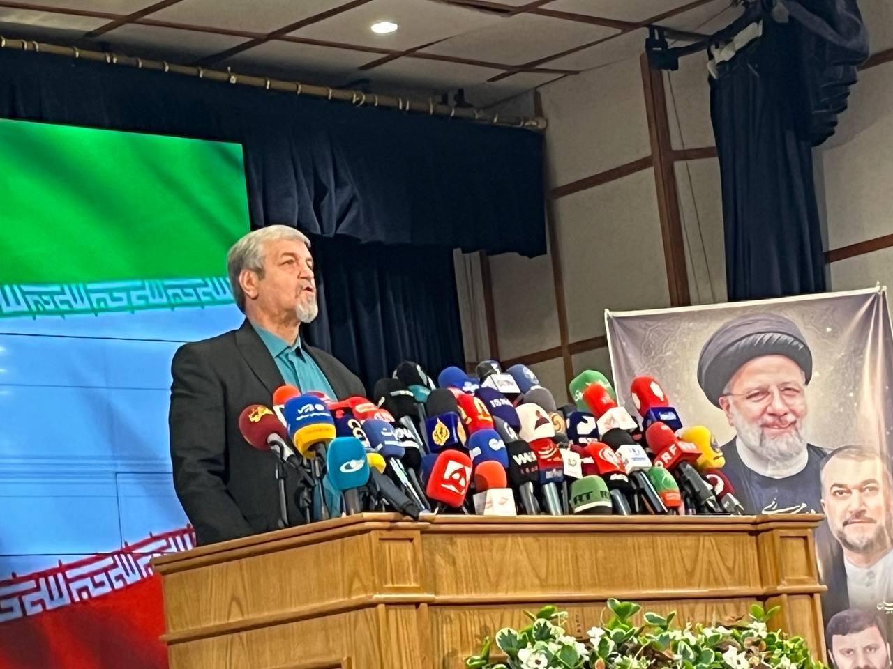 مصطفی کواکبیان در انتخابات ریاست جمهوری ثبتنام کرد/ کواکبیان: بهدنبال تشکیل دولت مردمسالار با شعار صداقت با مردم هستم مصطفی کواکبیان در انتخابات ریاست جمهوری ثبتنام کرد/ کواکبیان: بهدنبال تشکیل دولت مردمسالار با شعار صداقت با مردم هستم