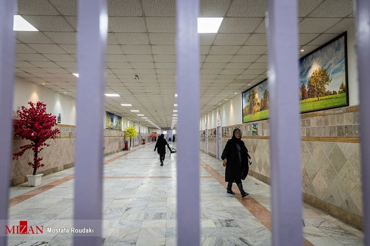 صفورا آذر پیک جهت اجرای حکم قطعی و نهایی دادگاه وارد زندان شد/ آذرپیک ۷ شاکی خصوصی دارد