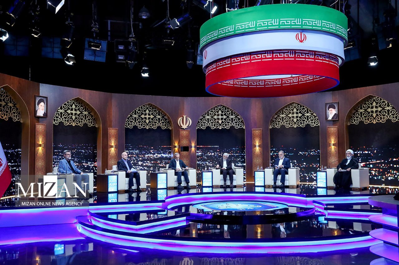 آخرین اخبار انتخابات ریاست جمهوری ۱۴۰۳/ امشب دومین مناظره انتخابات با عنوان «خدماترسانی عدالتمحور دولت» برگزار میشود آخرین اخبار انتخابات ریاست جمهوری ۱۴۰۳/ امشب دومین مناظره انتخابات با عنوان «خدماترسانی عدالتمحور دولت» برگزار میشود