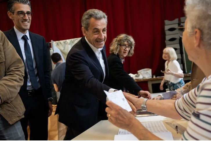 انتخابات فرانسه؛ آزمونی دشوار برای امانوئل مکرون انتخابات فرانسه؛ آزمونی دشوار برای امانوئل مکرون