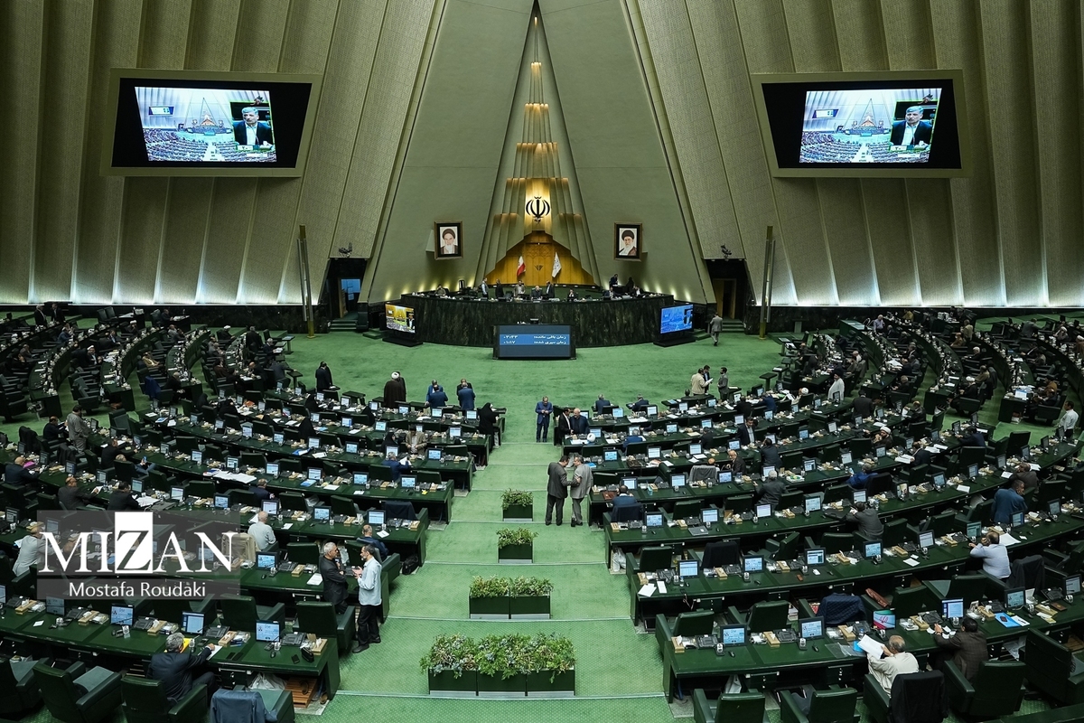 پایان جلسه علنی مجلس به منظور نخستین ملاقات نمایندگان دوره دوازدهم با رهبر معظم انقلاب