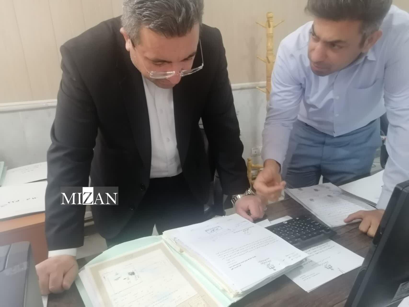 تحویل بیش از ۲ هزار سند حدنگاری اراضی کشاورزی و برگزاری میز خدمت ثبتی با حضور رئیس سازمان ثبت در ایلام/ بابایی: سند الکترونیک اشخاص حقوقی به زودی رونمایی میشود تحویل بیش از ۲ هزار سند حدنگاری اراضی کشاورزی و برگزاری میز خدمت ثبتی با حضور رئیس سازمان ثبت در ایلام/ بابایی: سند الکترونیک اشخاص حقوقی به زودی رونمایی میشود