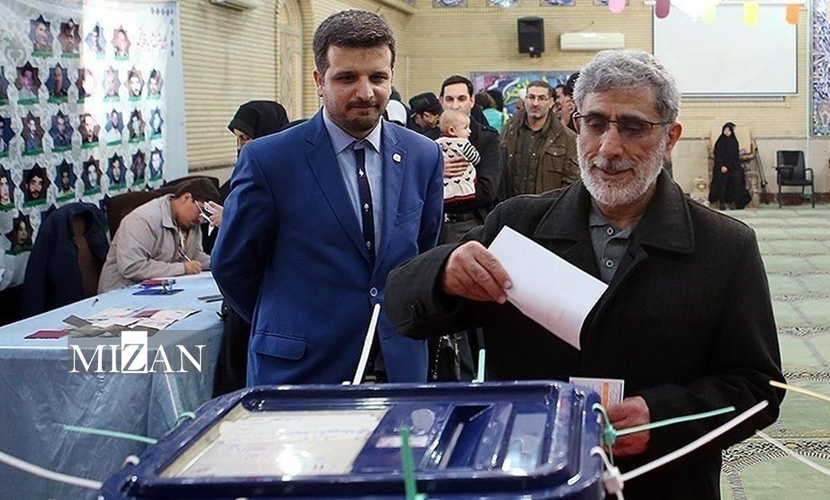 فرمانده نیروی قدس سپاه رای خود را در مشهد به صندوق انداخت