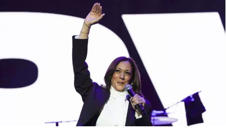 واکنشها به کنارهگیری بایدن از رقابت انتخاباتی آمریکا؛ دموکراتها از نامزدی هریس حمایت میکنند واکنشها به کنارهگیری بایدن از رقابت انتخاباتی آمریکا؛ دموکراتها از نامزدی هریس حمایت میکنند