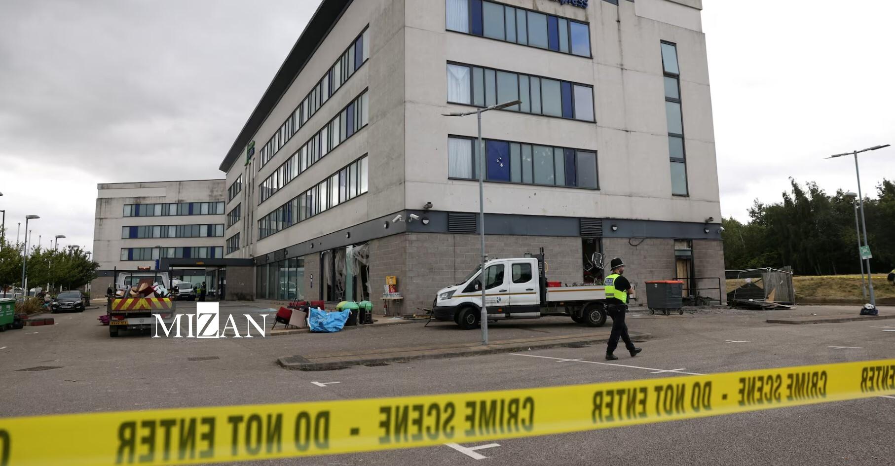 انگلیس در هراس تشدید خشونتها؛ تامین ۶۰۰ سلول زندان و استقرار گسترده پلیس ضدشورش انگلیس در هراس تشدید خشونتها؛ تامین ۶۰۰ سلول زندان و استقرار گسترده پلیس ضدشورش