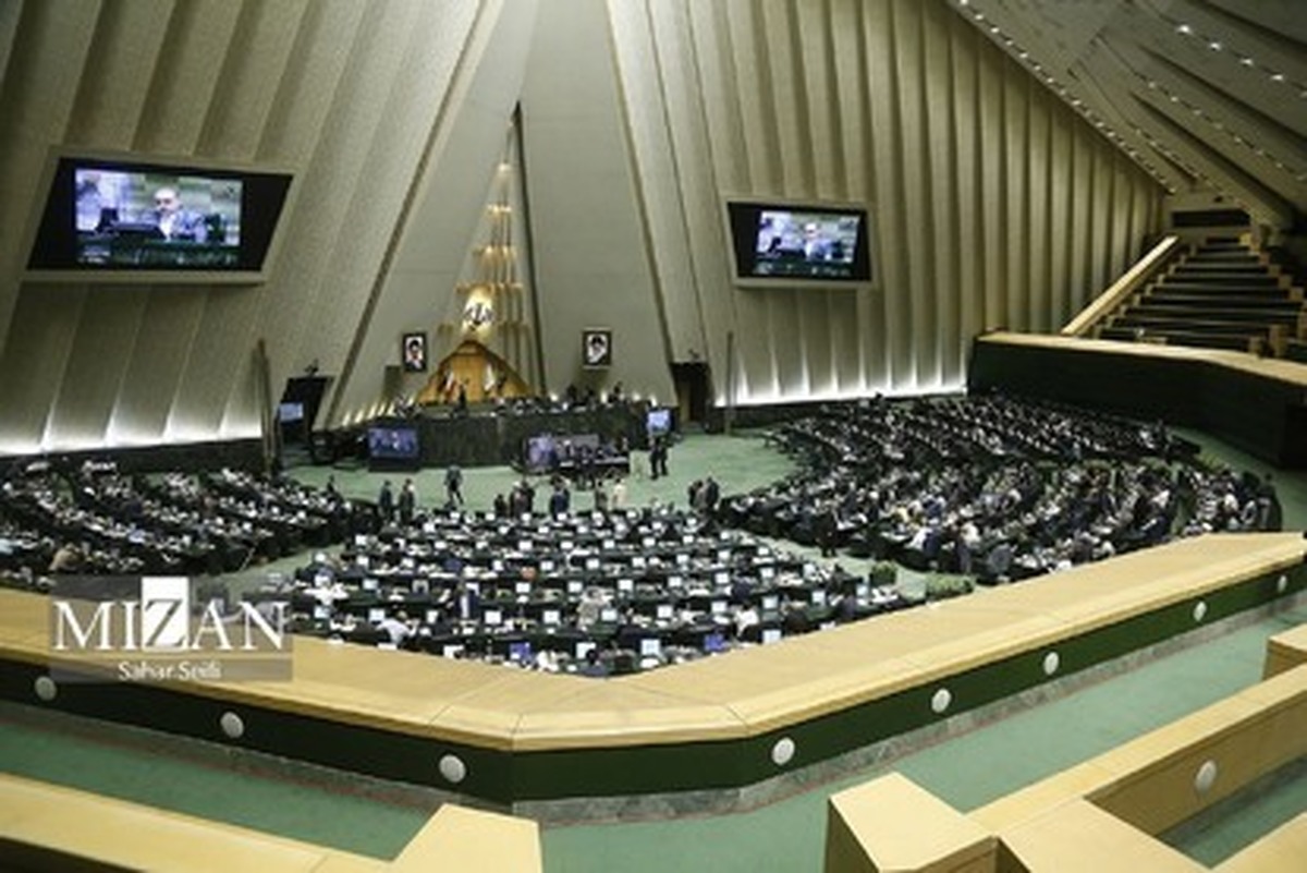 نماینده مردم تهران: رئیس جمهور باید برنامه دولت را به مجلس ارائه دهد