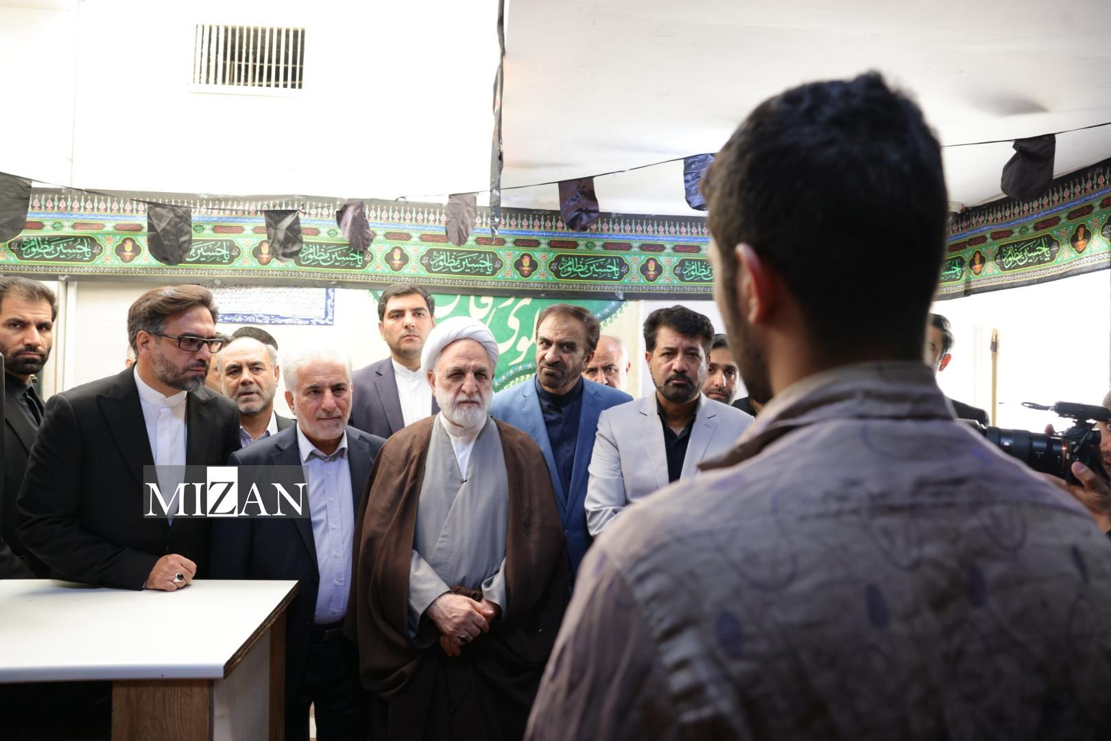 بازدید رئیس قوه قضاییه از زندان مرکزی شهرکرد/ تاکید قاضیالقضات بر بهرهمندی زندانیان واجد شرایط، از ارفاقات قانونی؛ به استثنای مرتکبین جرایم خشن و تهدیدکنندگان امنیت فیزیکی و روانی مردم بازدید رئیس قوه قضاییه از زندان مرکزی شهرکرد/ تاکید قاضیالقضات بر بهرهمندی زندانیان واجد شرایط، از ارفاقات قانونی؛ به استثنای مرتکبین جرایم خشن و تهدیدکنندگان امنیت فیزیکی و روانی مردم