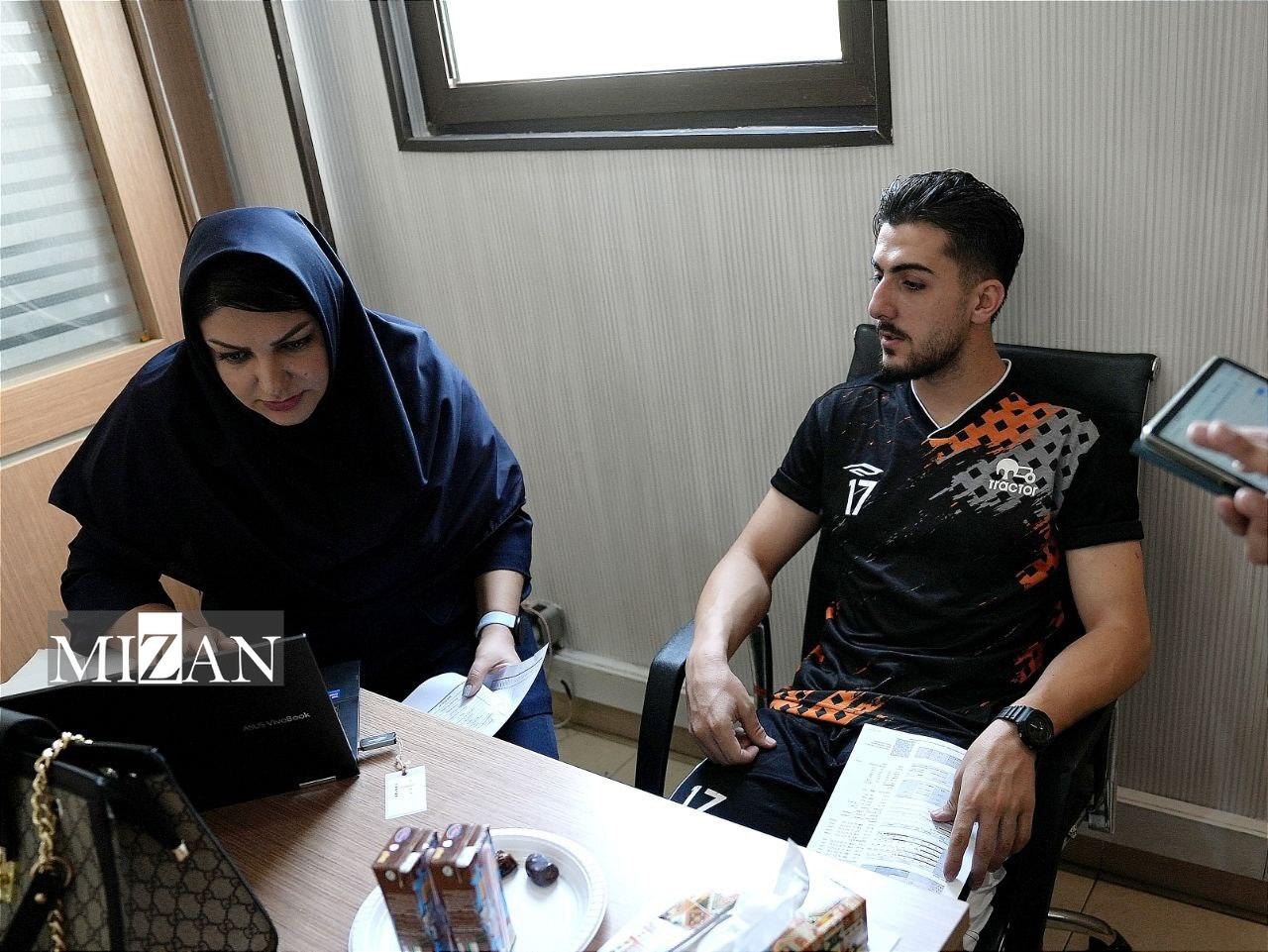 آشتیکنان تاج و اسکوچیچ در حاشیه آزمایشهای پزشکی تراکتور در ایفمارک پیش از اعزام به ترکیه + عکس آشتیکنان تاج و اسکوچیچ در حاشیه آزمایشهای پزشکی تراکتور در ایفمارک پیش از اعزام به ترکیه + عکس