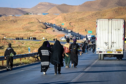 زائران پیاده امام رضا (ع)