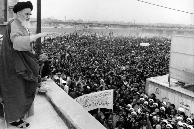 ۱۷شهریور ماه یادآور ایثار و از جان گذشتگی پیشقراول طلیعه فجر