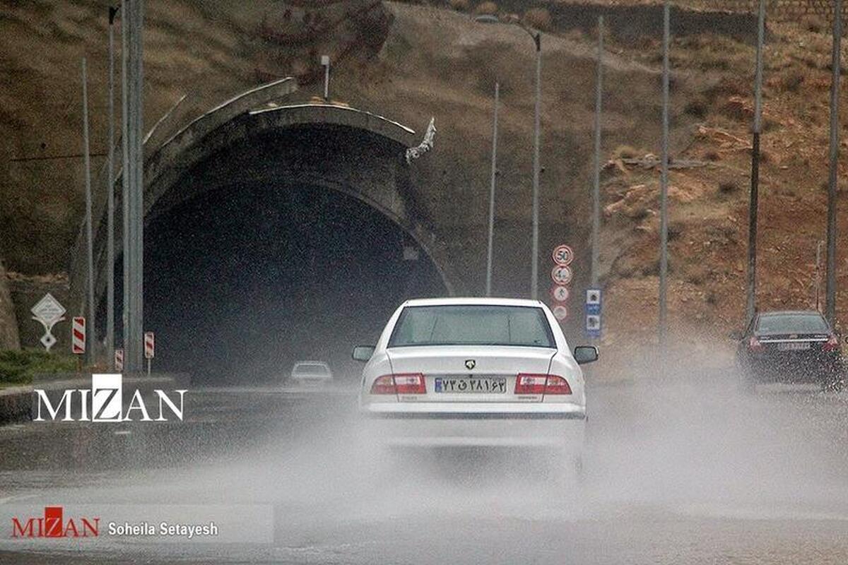 مه‌گرفتگی در چالوس و بارش باران در جاده هراز و فیروزکوه