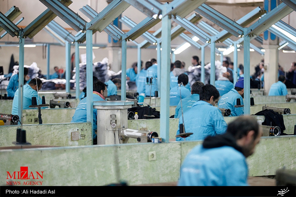 ایجاد کارگاه های اشتغال در زندان با سرمایهگذاری کارآفرینان/۱۵ نفر از مددجویان در کارگاه کیسه فریزر زندان مرکزی استان ایلام مشغول به کارند ایجاد کارگاه های اشتغال در زندان با سرمایهگذاری کارآفرینان/۱۵ نفر از مددجویان در کارگاه کیسه فریزر زندان مرکزی استان ایلام مشغول به کارند