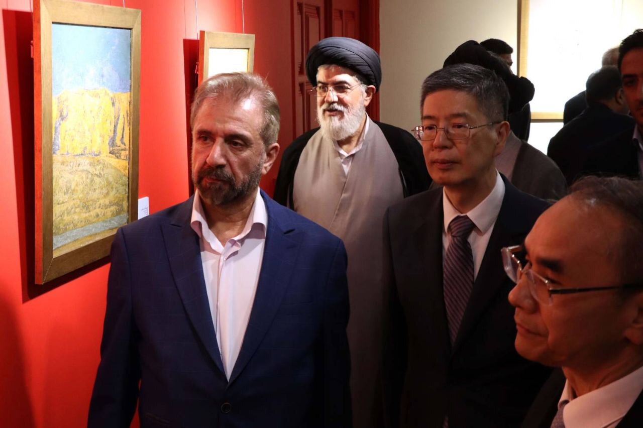 افتتاح نمایشگاه مشترک آثار ایران و چین در کتابخانه و موزه ملی ملک افتتاح نمایشگاه مشترک آثار ایران و چین در کتابخانه و موزه ملی ملک