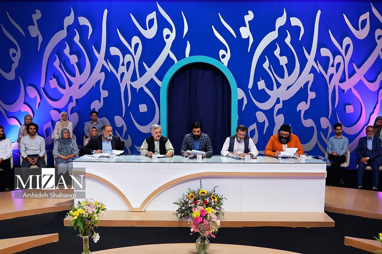 فضای مجازی دشمن ادبیات است/ برنامه «سرزمین شعر» ابعادی متفاوت از شعر را به مخاطب ارائه کرده است فضای مجازی دشمن ادبیات است/ برنامه «سرزمین شعر» ابعادی متفاوت از شعر را به مخاطب ارائه کرده است