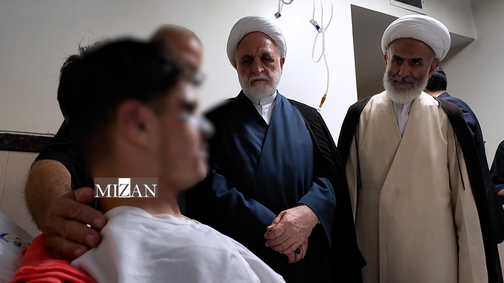 عیادت حجتالاسلام والمسلمین محسنی اژهای از مجروحان جنایات اخیر رژیم صهیونیستی در لبنان عیادت حجتالاسلام والمسلمین محسنی اژهای از مجروحان جنایات اخیر رژیم صهیونیستی در لبنان