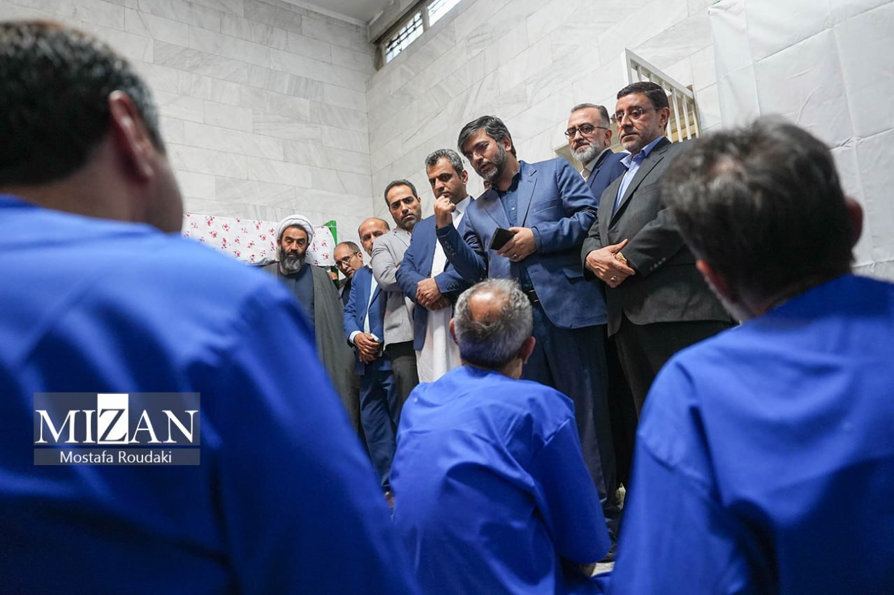 کمیسیون قضایی و حقوقی مجلس شورای اسلامی از زندان اوین بازدید کردند کمیسیون قضایی و حقوقی مجلس شورای اسلامی از زندان اوین بازدید کردند