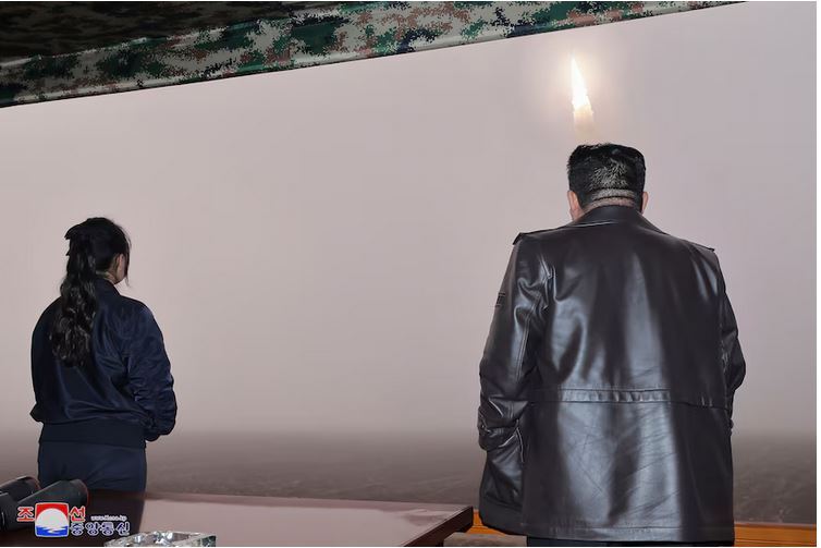 کره شمالی موشک قارهپیما جدید آزمایش کرد کره شمالی موشک قارهپیما جدید آزمایش کرد