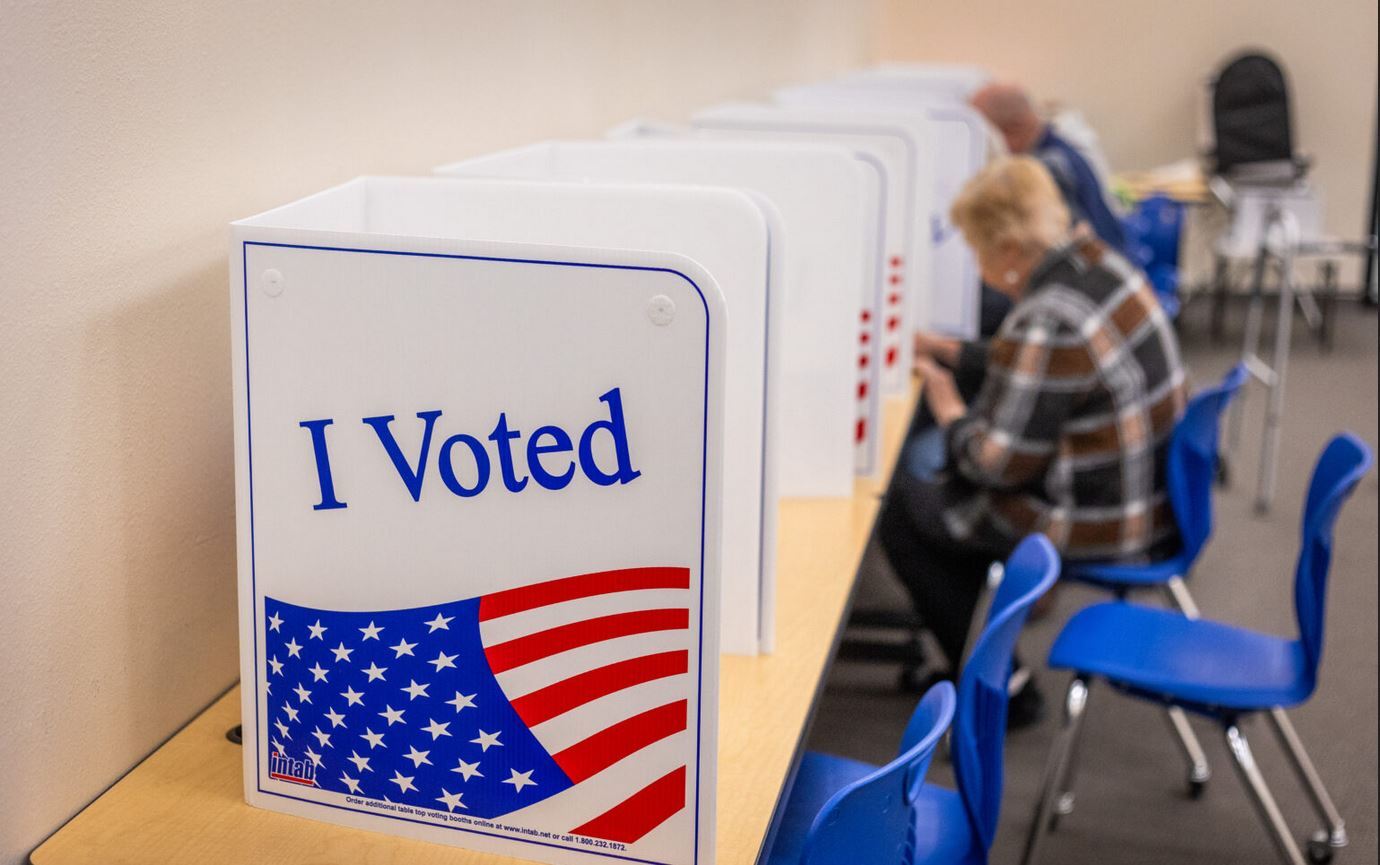 بررسی قوانین انتخابات آمریکا؛ از رایگیری بدون کارت شناسایی تا نقش ایالتهای کلیدی و مفهوم رای الکترال بررسی قوانین انتخابات آمریکا؛ از رایگیری بدون کارت شناسایی تا نقش ایالتهای کلیدی و مفهوم رای الکترال