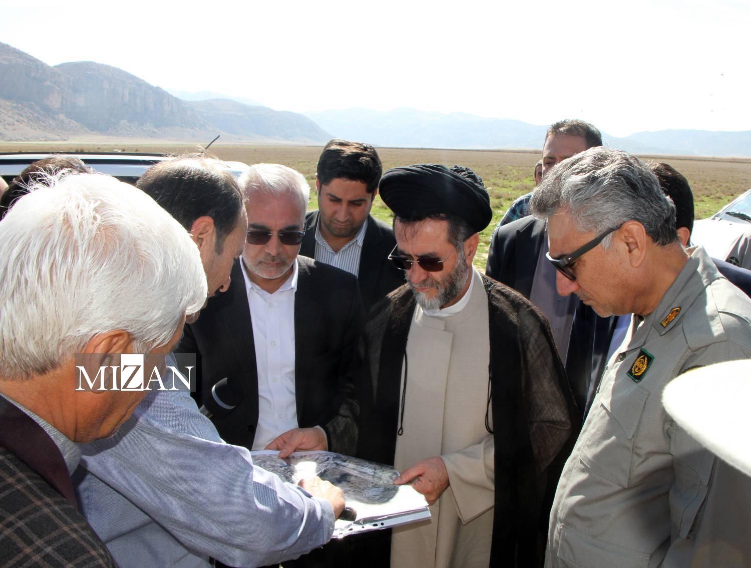 علامت گذاری محدوده تالاب بین المللی ارژن با حضور مسئولان قضایی استان فارس انجام شد علامت گذاری محدوده تالاب بین المللی ارژن با حضور مسئولان قضایی استان فارس انجام شد