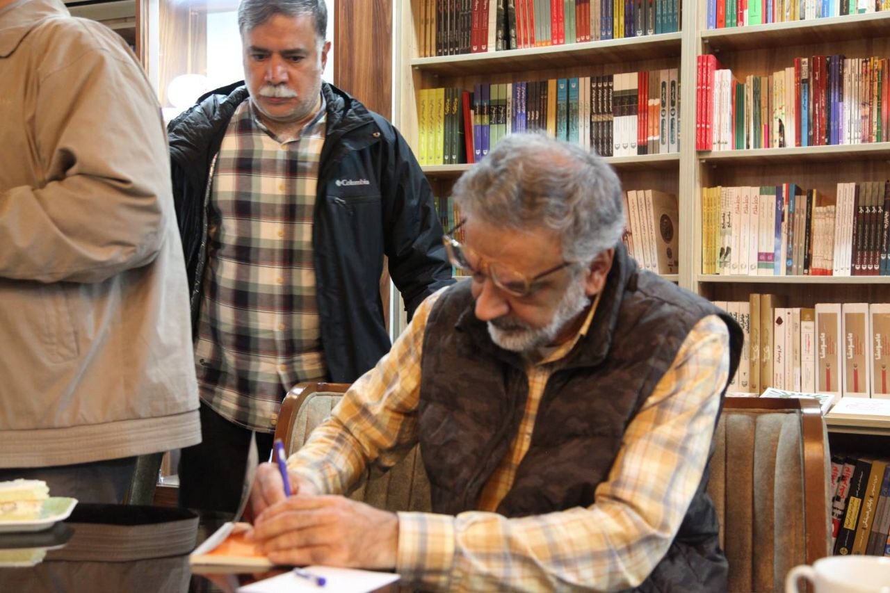 جشن انتشار کتاب «یادداشتهای بیتاریخ» برگزار شد جشن انتشار کتاب «یادداشتهای بیتاریخ» برگزار شد