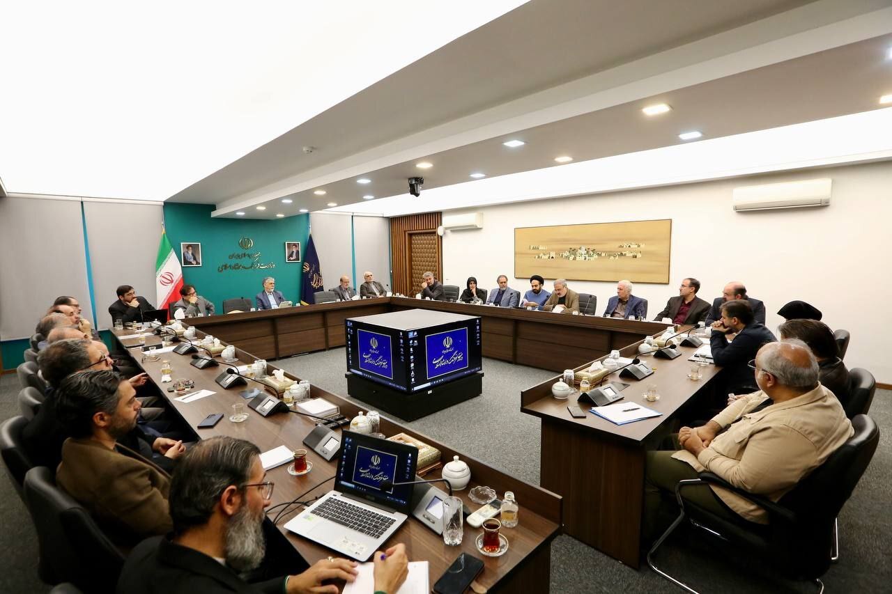 جلسه شورای هنر به ریاست وزیر فرهنگ و ارشاد اسلامی برگزار شد جلسه شورای هنر به ریاست وزیر فرهنگ و ارشاد اسلامی برگزار شد