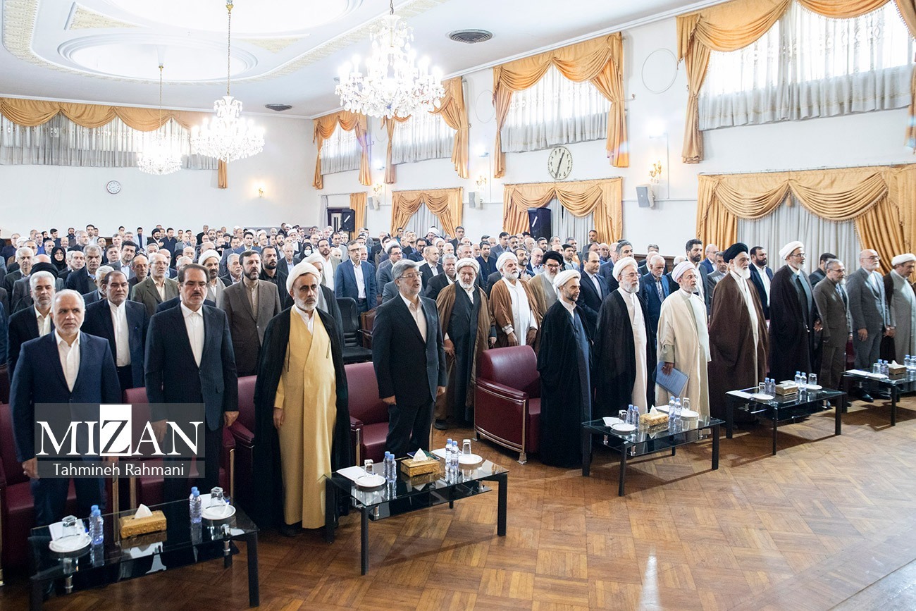 مراسم تودیع و معارفه معاونین قضایی و منابع انسانی و امور فرهنگی و رئیس دادگاه عالی انتظامی قضات برگزار شد مراسم تودیع و معارفه معاونین قضایی و منابع انسانی و امور فرهنگی و رئیس دادگاه عالی انتظامی قضات برگزار شد