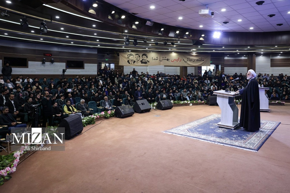 رئیس عدلیه در دوازدهمین حضور در دانشگاه‌ها: همواره شنیدن حرف‌های دانشجویان برای من مغتنم بوده است/ روایتی از پرونده‌های اغتشاشات سال ۱۴۰۱/ گزارش رئیس قوه قضاییه به دانشجویان از برخورد با دانه‌درشت‌ها/ نقد‌های صریح و بیان دغدغه‌های دانشجویی در مقابل رئیس دستگاه قضا