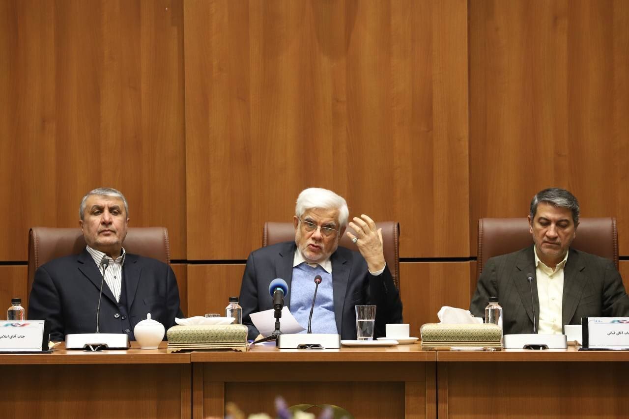 عارف: اهل مذاکره و گفتوگو هستیم، اما باج نمیدهیم عارف: اهل مذاکره و گفتوگو هستیم، اما باج نمیدهیم