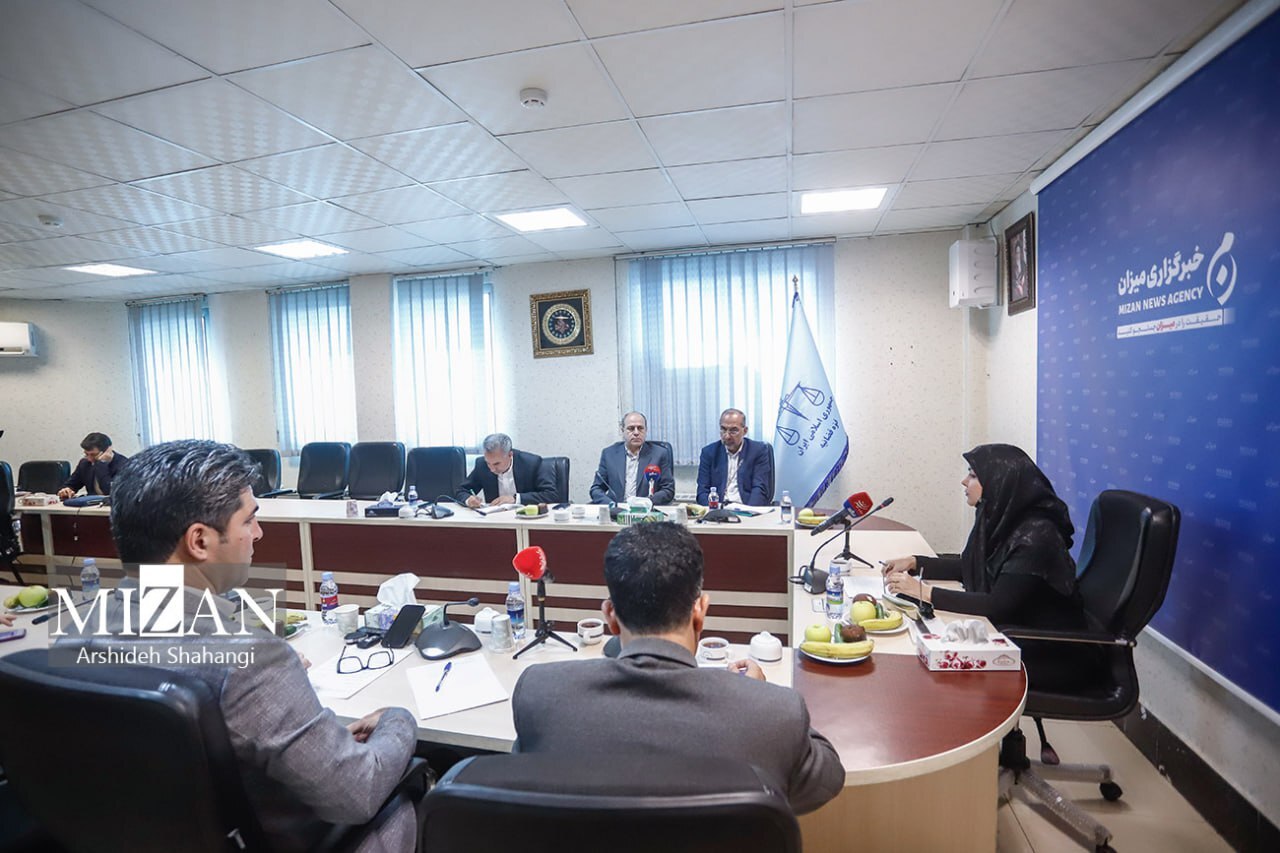 نشست تخصصی بررسی و آسیب شناسی «قانون الزام به ثبت رسمی اموال غیر منقول» نشست تخصصی بررسی و آسیب شناسی «قانون الزام به ثبت رسمی اموال غیر منقول»