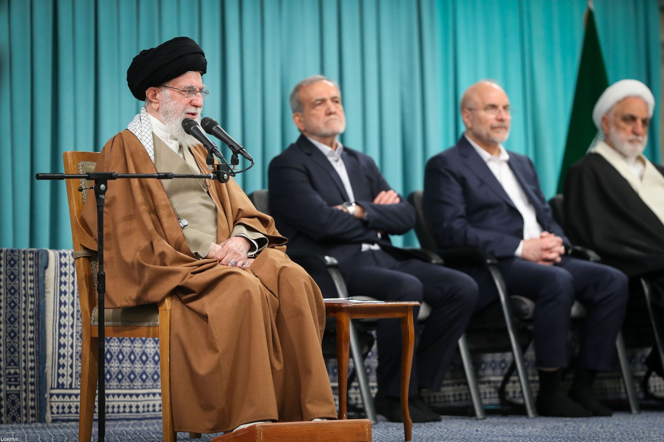 رهبر انقلاب: اتحاد دنیای اسلام، تنها راه ایستادگی در مقابل باجطلبی قدرتهای بزرگ است رهبر انقلاب: اتحاد دنیای اسلام، تنها راه ایستادگی در مقابل باجطلبی قدرتهای بزرگ است