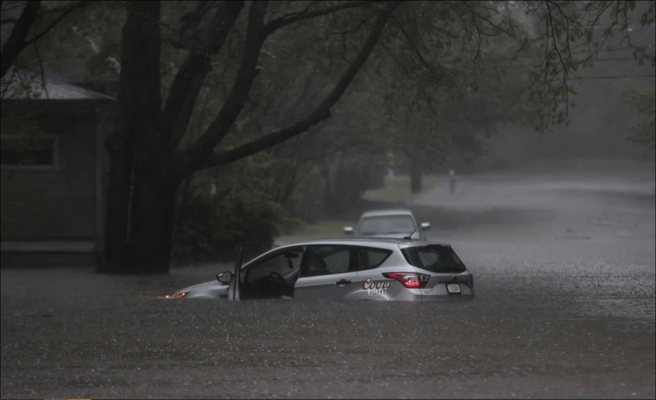 سیل و طوفان در آمریکا ۱۶ قربانی گرفت سیل و طوفان در آمریکا ۱۶ قربانی گرفت