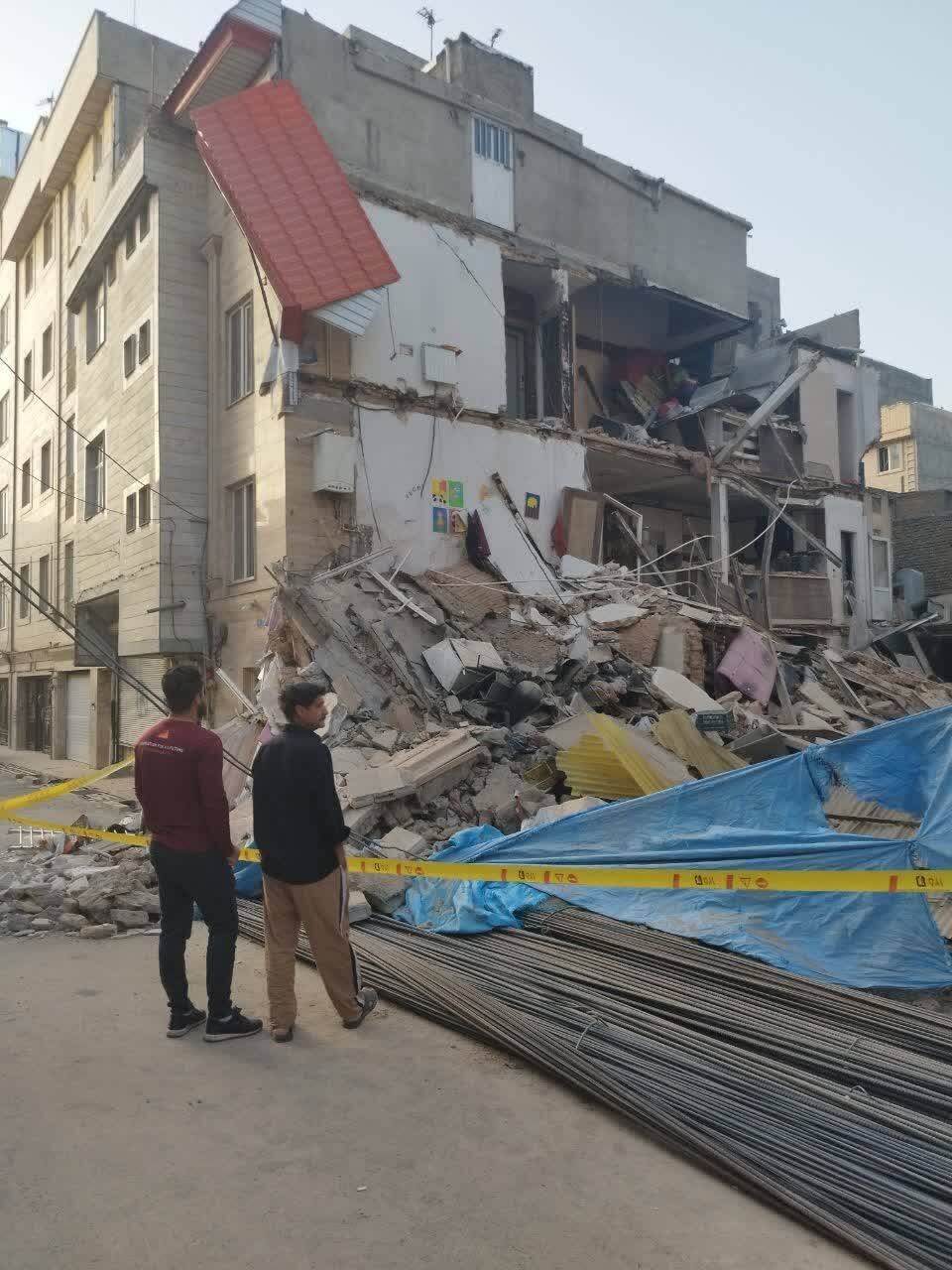 ریزش یک ساختمان ۳ طبقه در خیابان خلیج ریزش یک ساختمان ۳ طبقه در خیابان خلیج