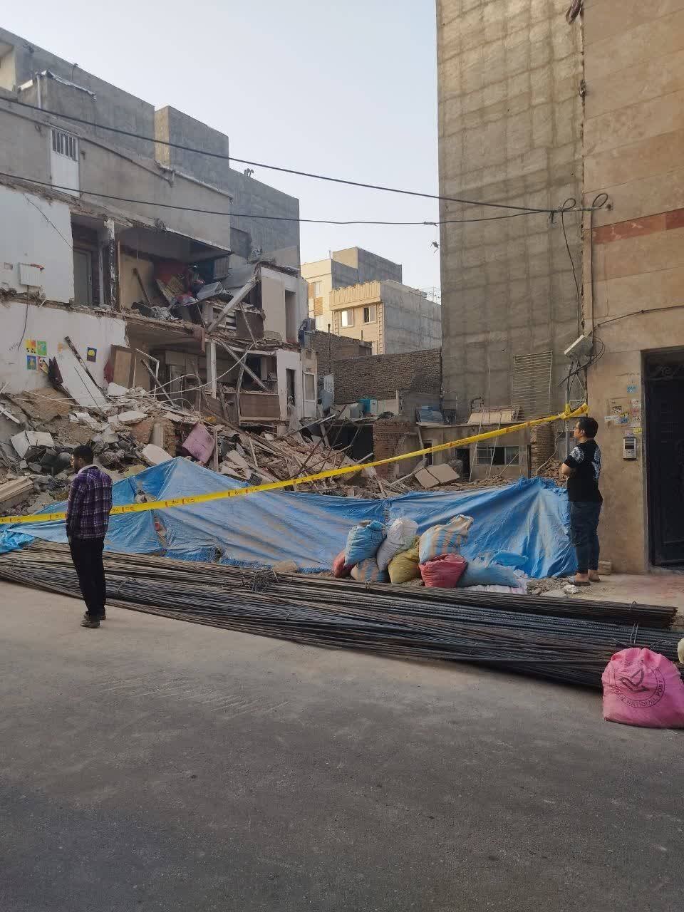 ریزش یک ساختمان ۳ طبقه در خیابان خلیج ریزش یک ساختمان ۳ طبقه در خیابان خلیج