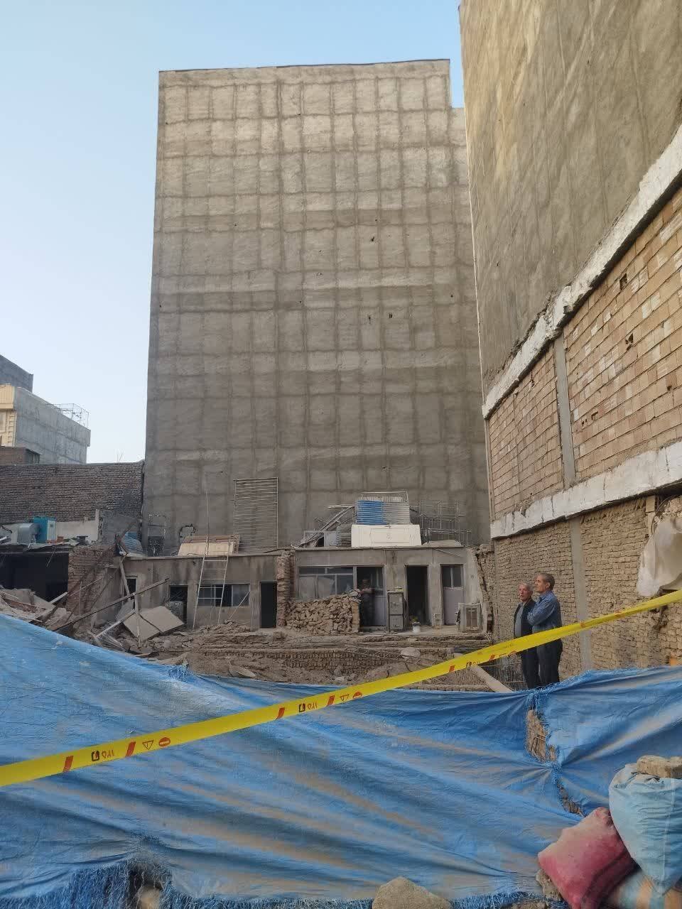 ریزش یک ساختمان ۳ طبقه در خیابان خلیج ریزش یک ساختمان ۳ طبقه در خیابان خلیج