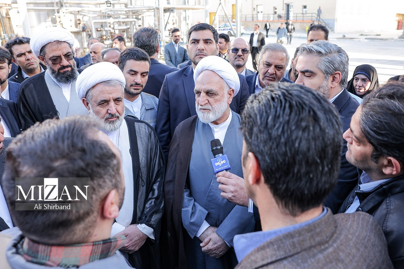 بازدید رئیس قوه قضاییه از کارخانه «صنایع پتروشیمی هگمتانه» همدان/ بازگشت به کار بیش از ۲۵۰ نفر پس از اقدام دستگاه قضا بازدید رئیس قوه قضاییه از کارخانه «صنایع پتروشیمی هگمتانه» همدان/ بازگشت به کار بیش از ۲۵۰ نفر پس از اقدام دستگاه قضا