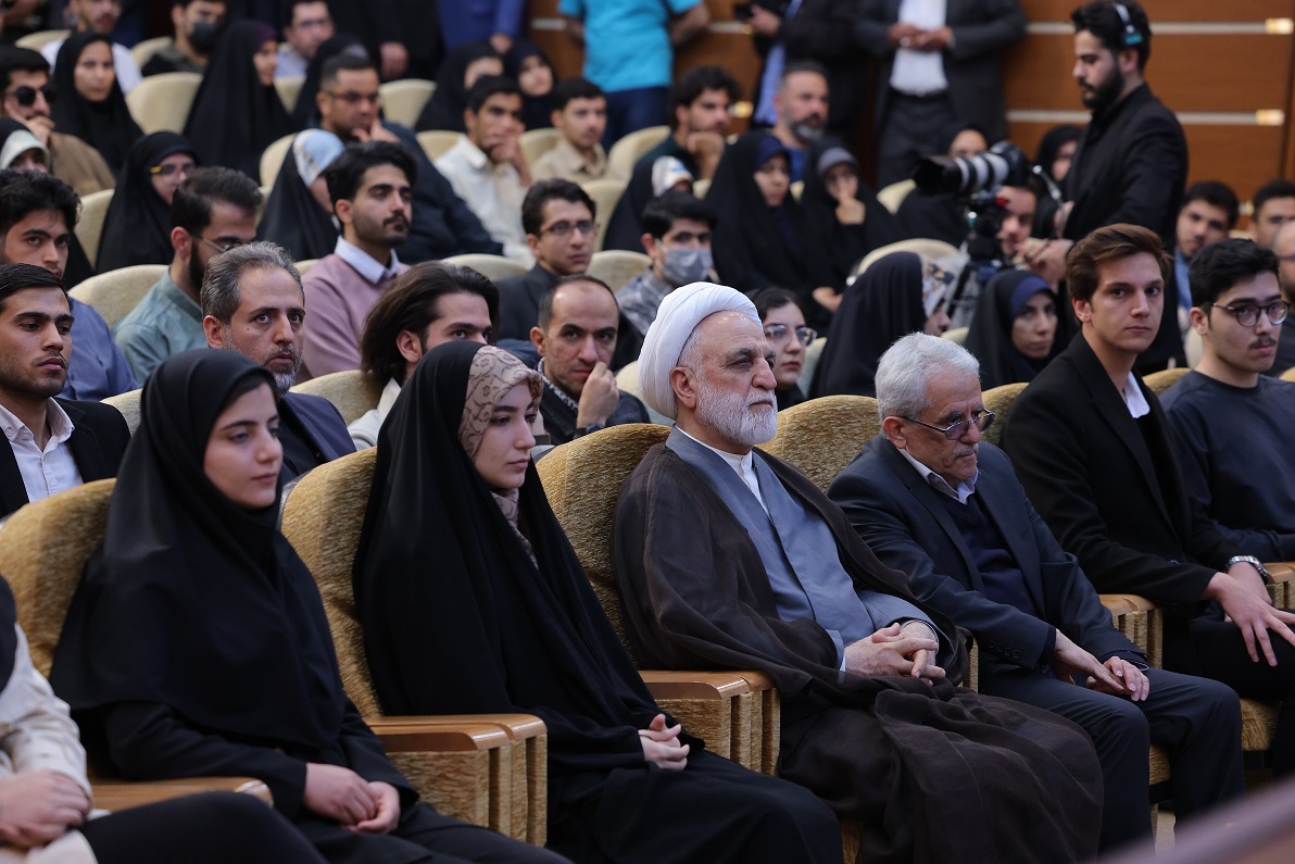 بازدید رئیس قوه قضاییه از کارخانه «صنایع پتروشیمی هگمتانه» همدان/ بازگشت به کار بیش از ۲۵۰ نفر پس از اقدام دستگاه قضا/ دیدار بدون واسطه رئیس عدلیه با دانشجویان دانشگاه بوعلی همدان بازدید رئیس قوه قضاییه از کارخانه «صنایع پتروشیمی هگمتانه» همدان/ بازگشت به کار بیش از ۲۵۰ نفر پس از اقدام دستگاه قضا/ دیدار بدون واسطه رئیس عدلیه با دانشجویان دانشگاه بوعلی همدان