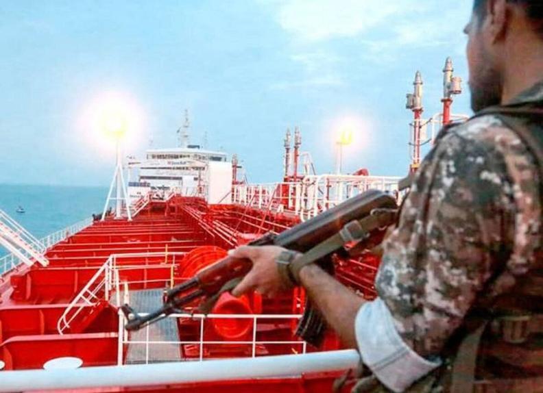 توقیف کشتی یک شرکت بزرگ در حوزه صادرات مشتقات نفتی به اتهام مشارکت در قاچاق سازمانیافته یک میلیون لیتر سوخت اخبار هفته