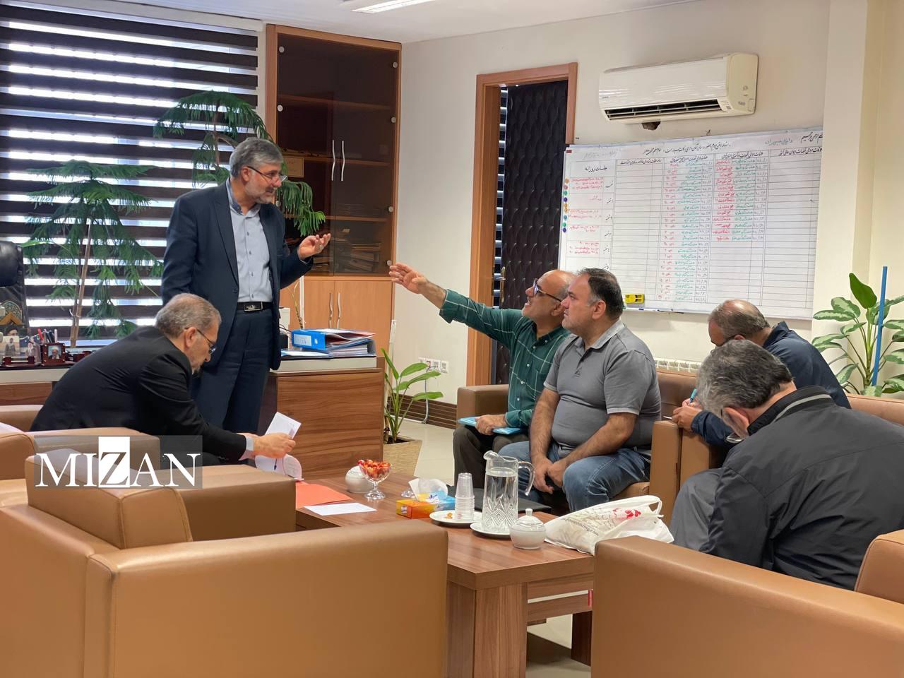 رئیس مرکز وکلا و معاونان این مرکز به مشکلات حقوقی و قضایی ۲۵ مراجعهکننده در مرکز ارتباطات مردمی قوه قضاییه رسیدگی کردند رئیس مرکز وکلا و معاونان این مرکز به مشکلات حقوقی و قضایی ۲۵ مراجعهکننده در مرکز ارتباطات مردمی قوه قضاییه رسیدگی کردند