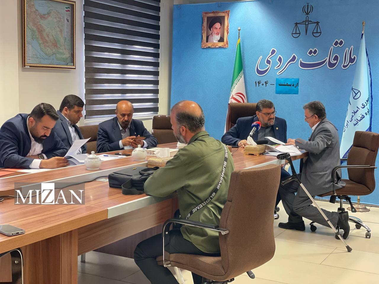 رئیس مرکز وکلا و معاونان این مرکز به مشکلات حقوقی و قضایی ۲۵ مراجعهکننده در مرکز ارتباطات مردمی قوه قضاییه رسیدگی کردند رئیس مرکز وکلا و معاونان این مرکز به مشکلات حقوقی و قضایی ۲۵ مراجعهکننده در مرکز ارتباطات مردمی قوه قضاییه رسیدگی کردند