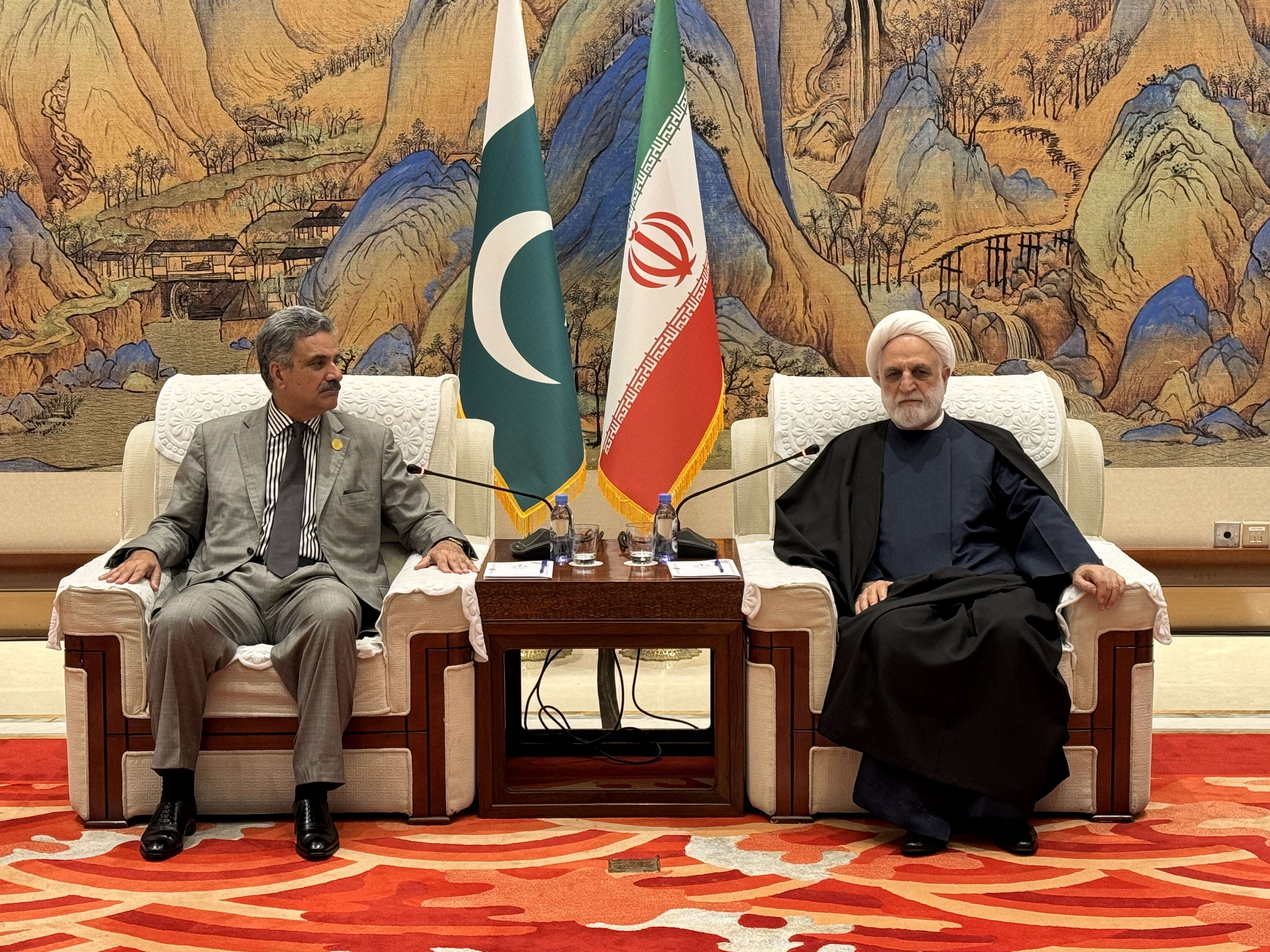 دیدار حجتالاسلام والمسلمین محسنیاژهای با رئیس دیوانعالی جمهوری خلق چین و عالیترین مقام قضایی کشورهای تاجیکستان، قزاقستان، هند، ازبکستان، ترکیه و پاکستان/ تاکید بر ظرفیتهای بالای کشورهای عضو سازمان شانگهای جهت توسعه مناسبات قضایی و حقوقی دیدار حجتالاسلام والمسلمین محسنیاژهای با رئیس دیوانعالی جمهوری خلق چین و عالیترین مقام قضایی کشورهای تاجیکستان، قزاقستان، هند، ازبکستان، ترکیه و پاکستان/ تاکید بر ظرفیتهای بالای کشورهای عضو سازمان شانگهای جهت توسعه مناسبات قضایی و حقوقی