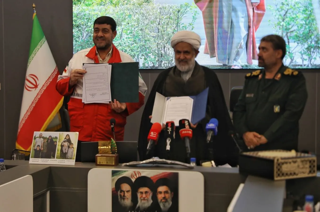 امضای تفاهم‌نامه میان هلال‌احمر و سازمان بسیج مستضعفین/ تشکیل شبکه یکپارچه امدادی با هم‌افزایی هلال‌احمر و بسیج