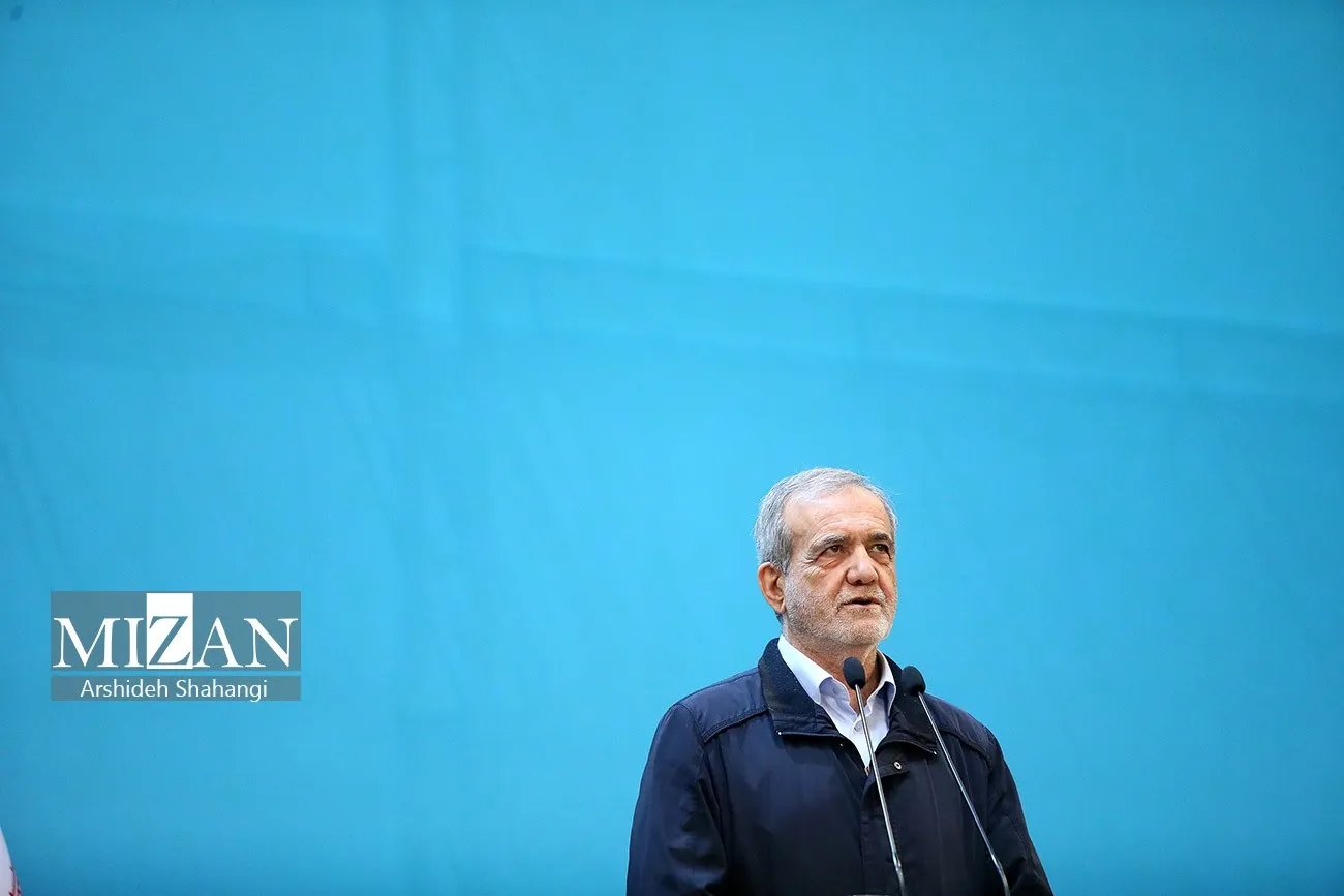 پزشکیان: پایبندی به لوازم اتحاد مقدس و پرهیز از اختلاف و تفرقه رمز پیروزی در این بزنگاه تاریخی است