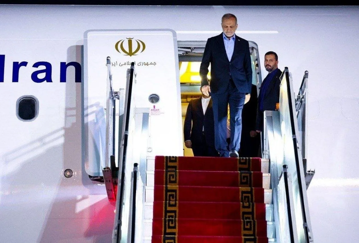 پزشکیان پس از شرکت در اجلاس سران کشورهای مشترک‌المنافع وارد تهران شد