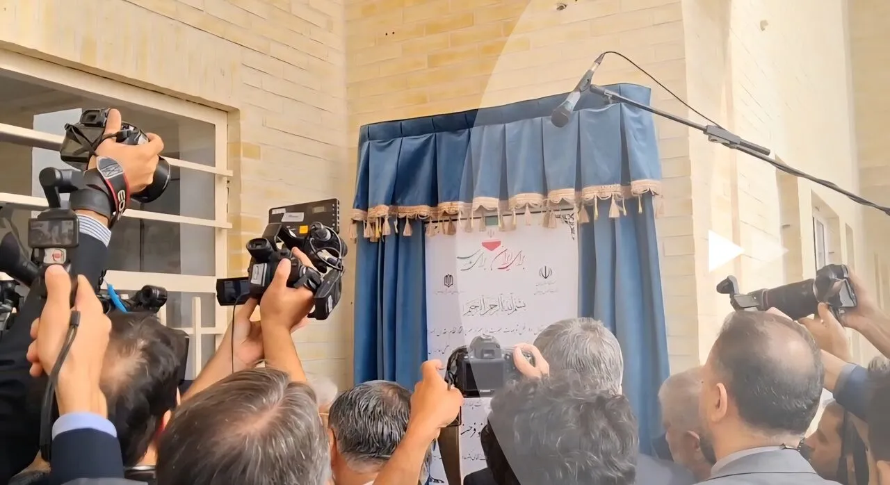 معاون اول رئیس جمهور مدرسه خیری دخترانه یزدی را افتتاح کرد